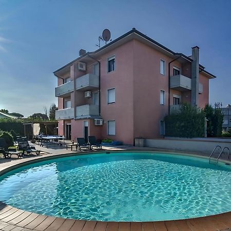Giada Palace Apartments & Pool - Giada Palace Group Лука Екстериор снимка