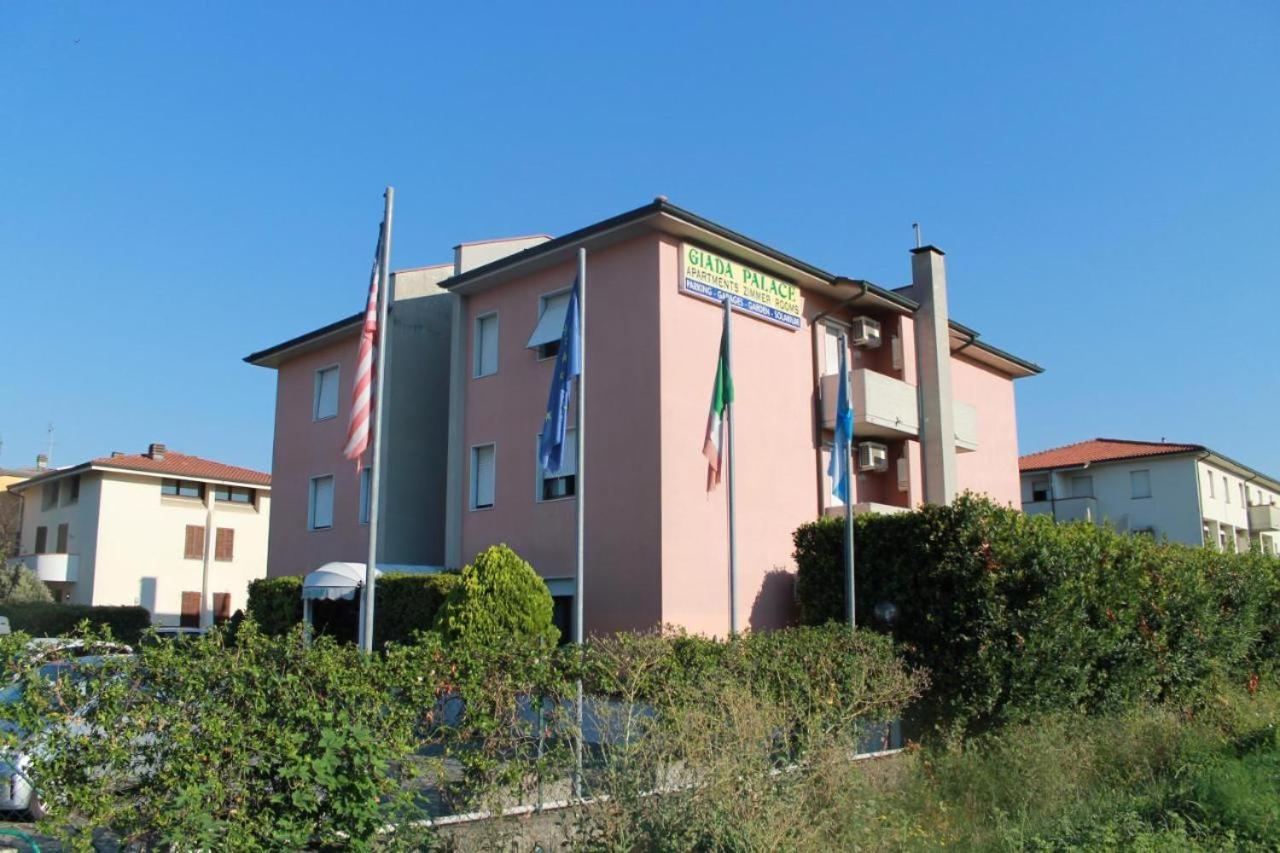 Giada Palace Apartments & Pool - Giada Palace Group Лука Екстериор снимка